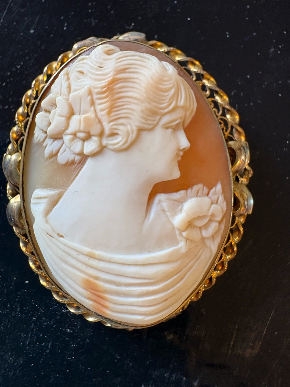 Classic Cameo Portrait Brooch - Cream on Gold